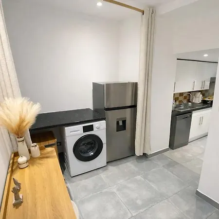 Charming Modern Duplex In Center Of