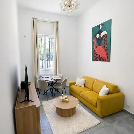 Charming Modern Duplex In Center Of Lägenhet *